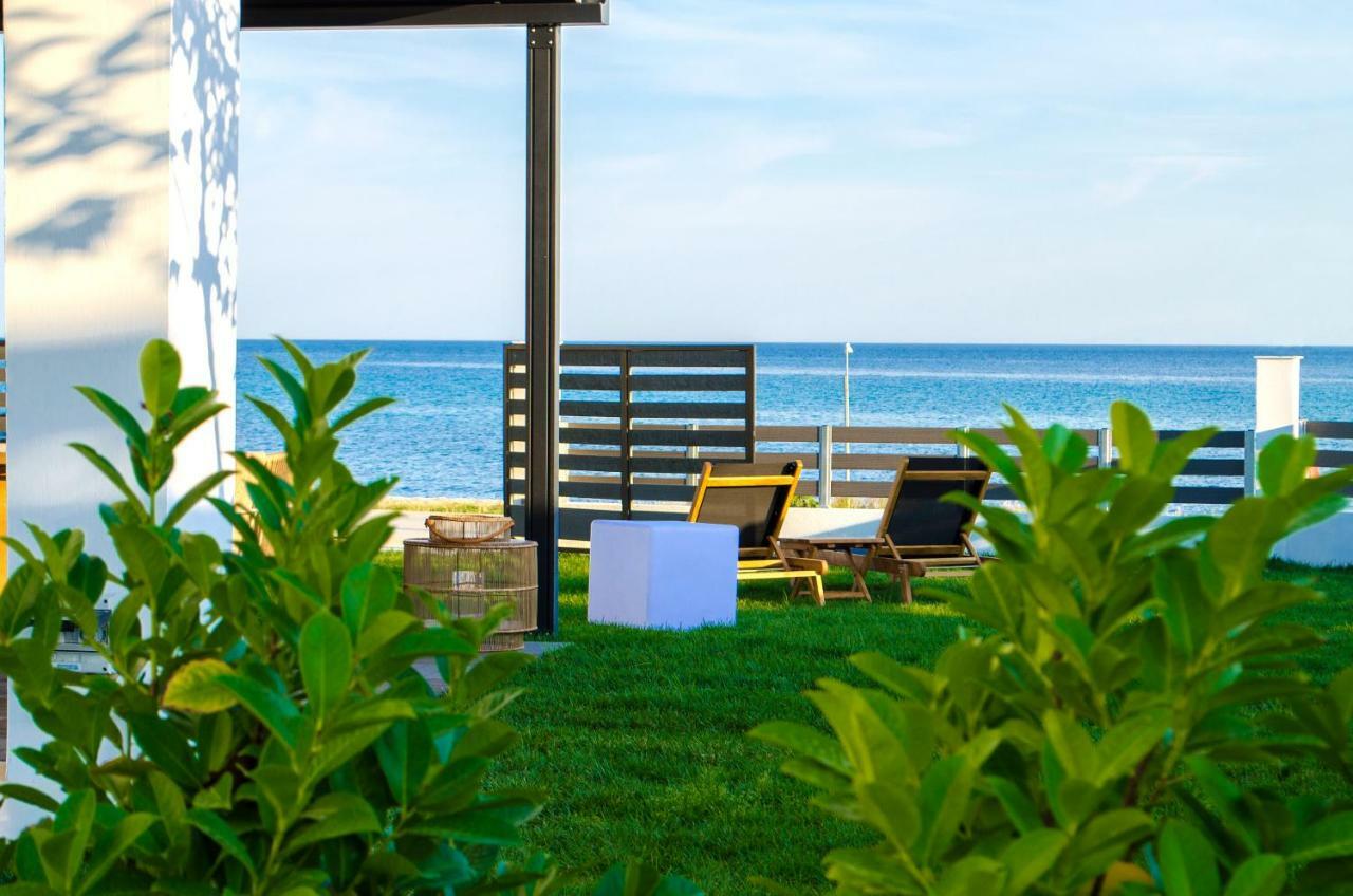 Thea Suites Nea Kallikrateia エクステリア 写真