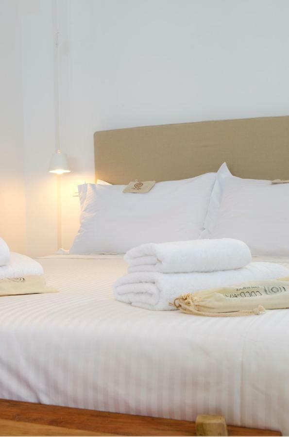 Thea Suites Nea Kallikrateia エクステリア 写真